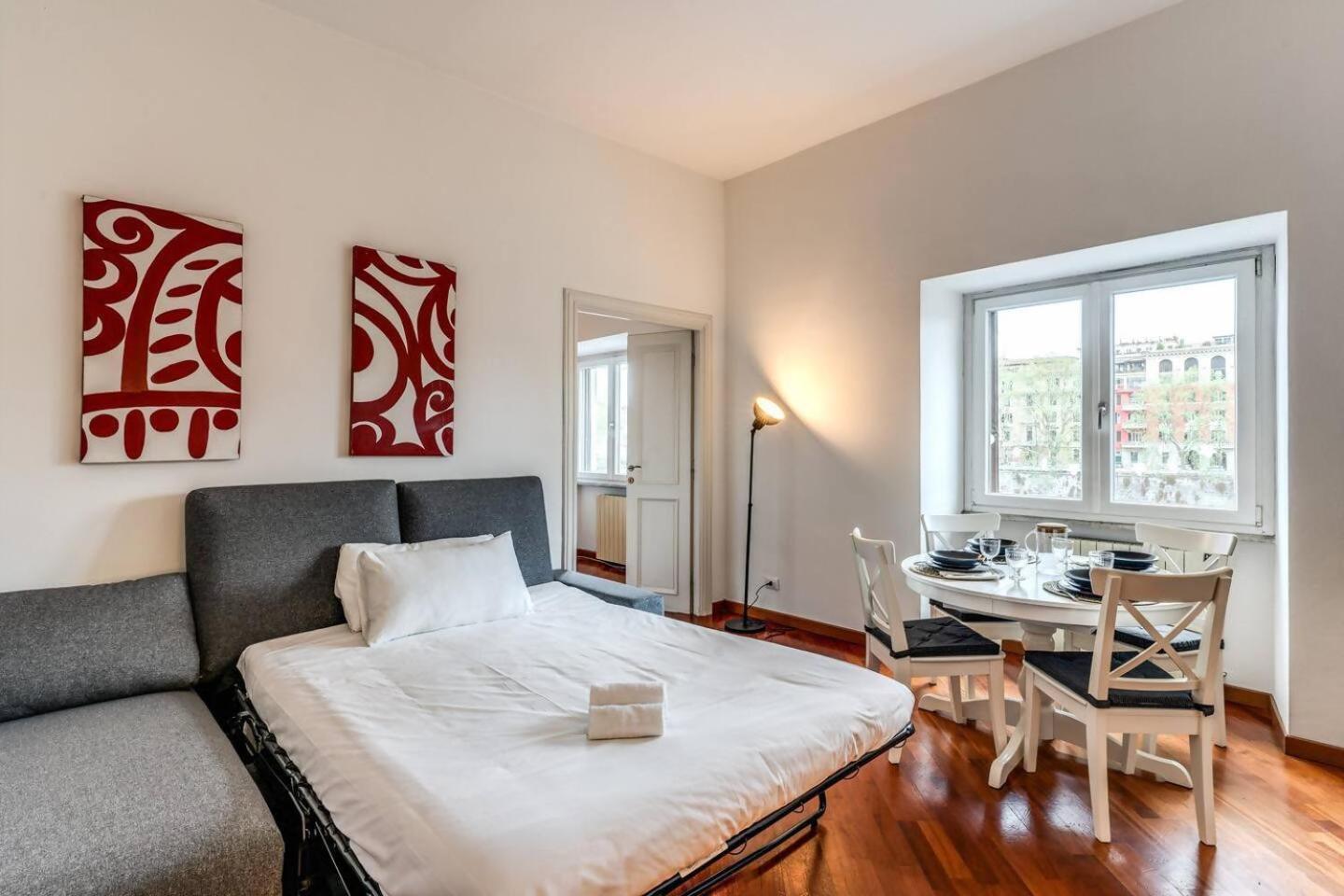 Splendid Flat On The Tiber River 罗马 外观 照片