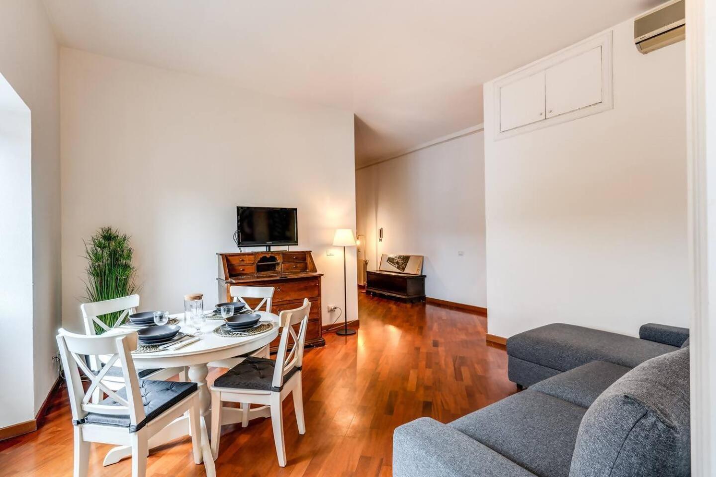 Splendid Flat On The Tiber River 罗马 外观 照片